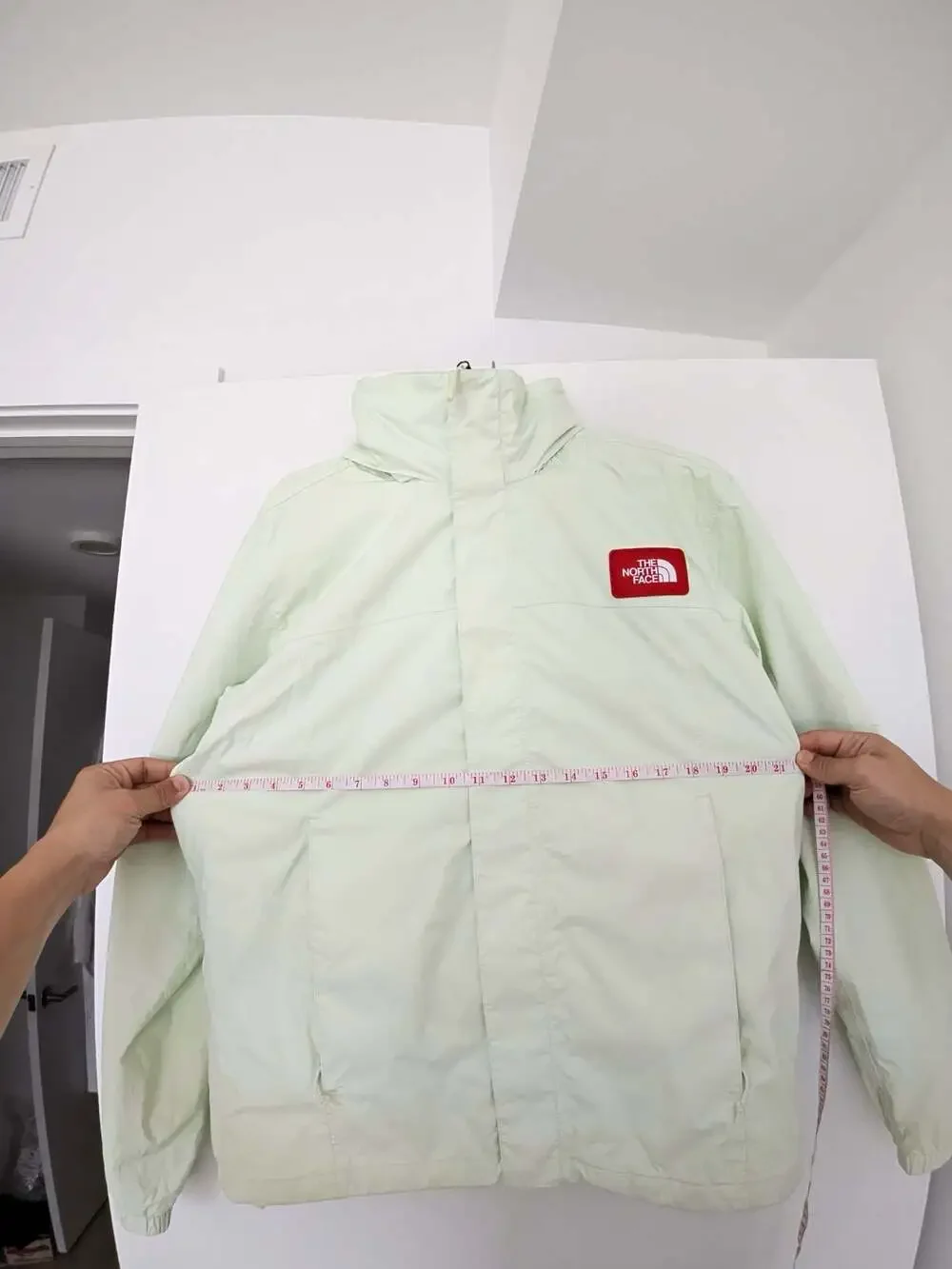 The North Face Men's Size S/P Light Green Hooded Windbreaker Jacket
